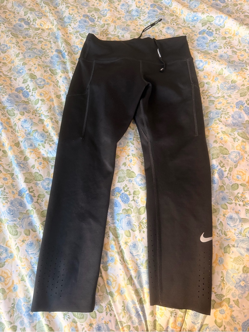 Nike Black Women's Performance Leggings with Perforated Ankles